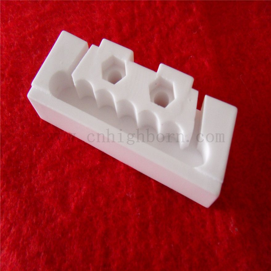 Customized 95%AL2O3 Alumina Elektrische Isolationsblockkeramik -Teil