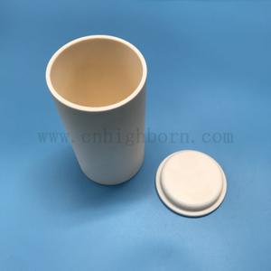 Zylindrischer Al2o3-Keramikschmelztiegel aus Aluminiumoxid mit guter Dichtungsleistung, T-förmiger Deckelkappe