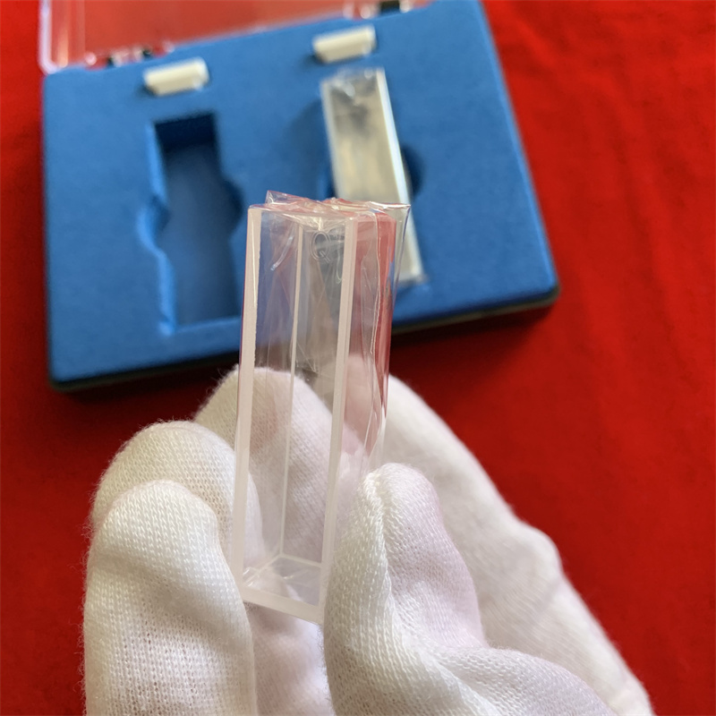 Laborglaswaren Standard Fluorometerzelle mit Deckel klar fünf Seiten Quarzglasspektrophotometer -Küvette