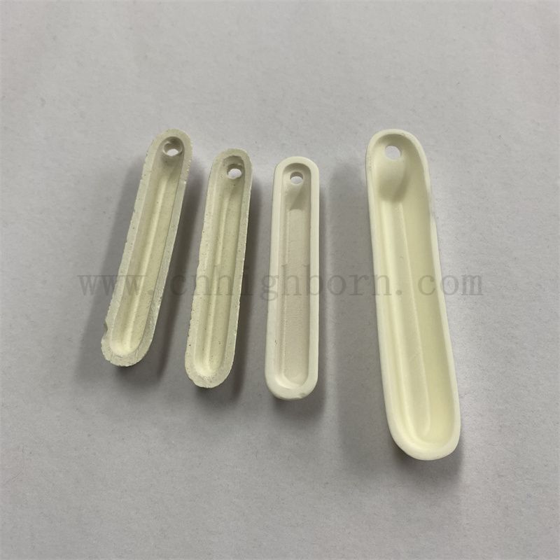 Hochtemperaturbeständiges Al2O3 Keramik Crucible Hochreines Aluminiumoxid -Porzellanboot mit einem Loch