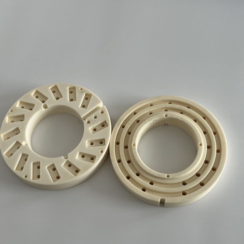 Kundenspezifischer Al2O3-Keramikring aus 99 % Aluminiumoxid für Industrieteile