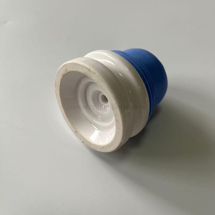 Maßgeschneidertes glasiertes 95 % Aluminiumoxid-Al2O3-Keramik-Block-Isolator-Set