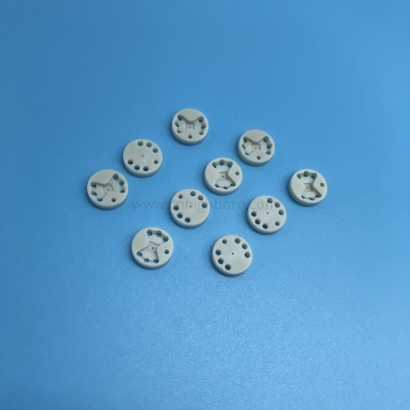 Kundenspezifisches perforiertes AlN-Aluminiumnitrid-Keramik-Sternsubstrat