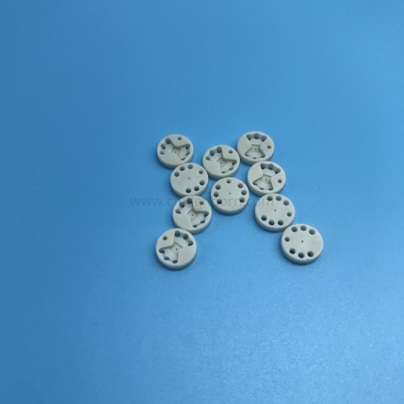 Kundenspezifisches perforiertes AlN-Aluminiumnitrid-Keramik-Sternsubstrat