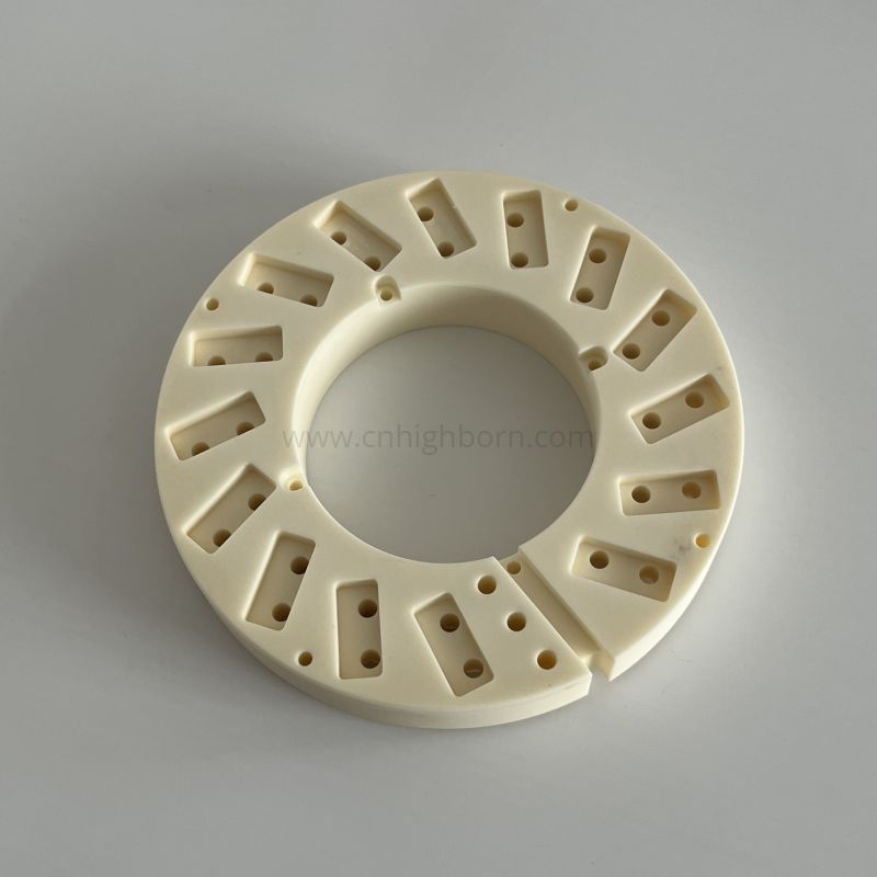 CNC-gefräster geschlitzter Ring aus 99 % Aluminiumoxid-Al2O3-Keramik