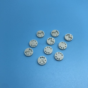 Kundenspezifisches perforiertes AlN-Aluminiumnitrid-Keramik-Sternsubstrat