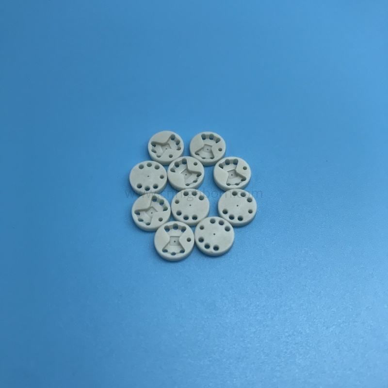 Kundenspezifisches perforiertes AlN-Aluminiumnitrid-Keramik-Sternsubstrat
