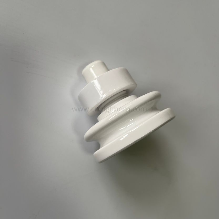 Maßgeschneiderte 95 % glasierte Aluminiumoxid-Al2O3-Keramik-Isolatorkomponente
