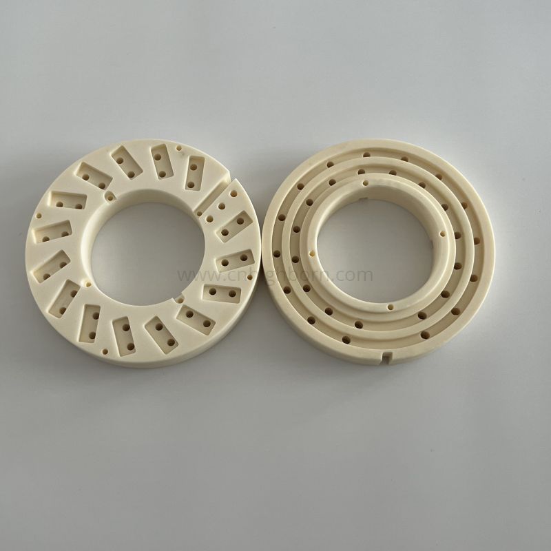 CNC-gefräster geschlitzter Ring aus 99 % Aluminiumoxid-Al2O3-Keramik